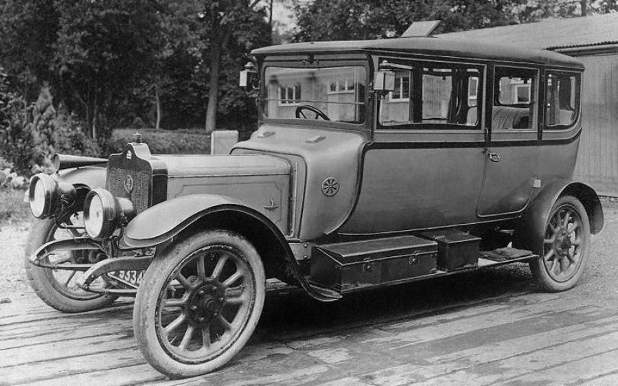 Standard 20 HP Five Seater Sociable Berline '1911